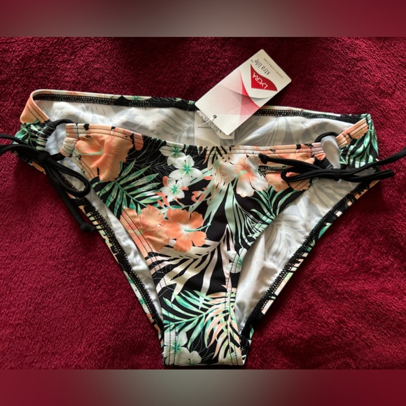 🌺New LASCANA VENUS swimsuit - Picture 6 of 6